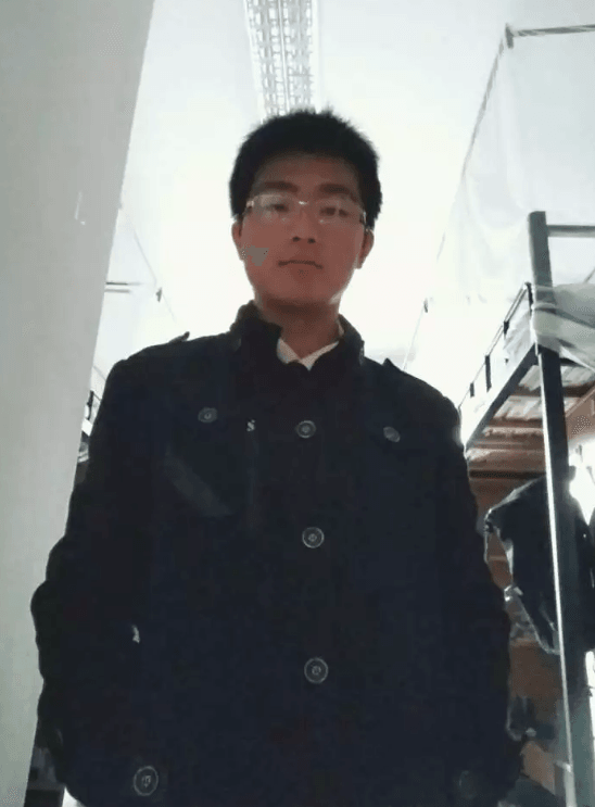 大冷天为了好看只穿大衣