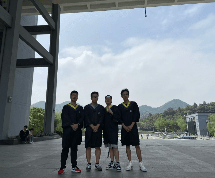 大四毕业已经胖成猪猪男孩了