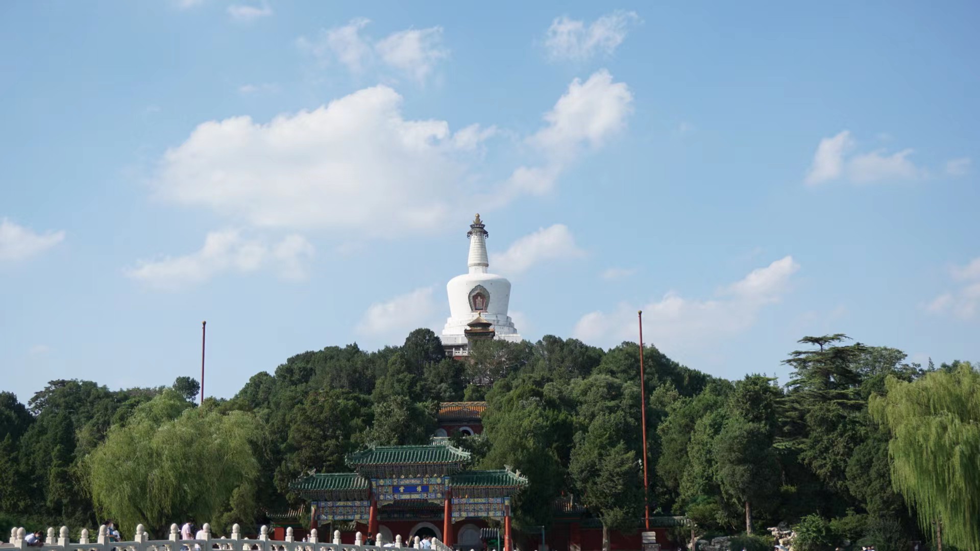 白塔远景